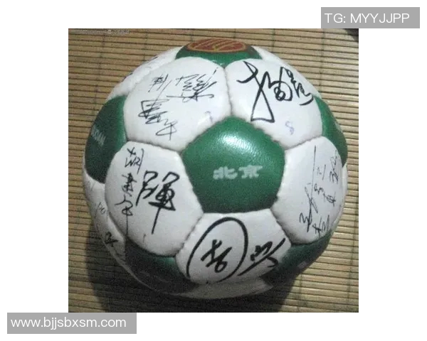 足球明星签名热潮背后你是否也想要一份珍贵的纪念品