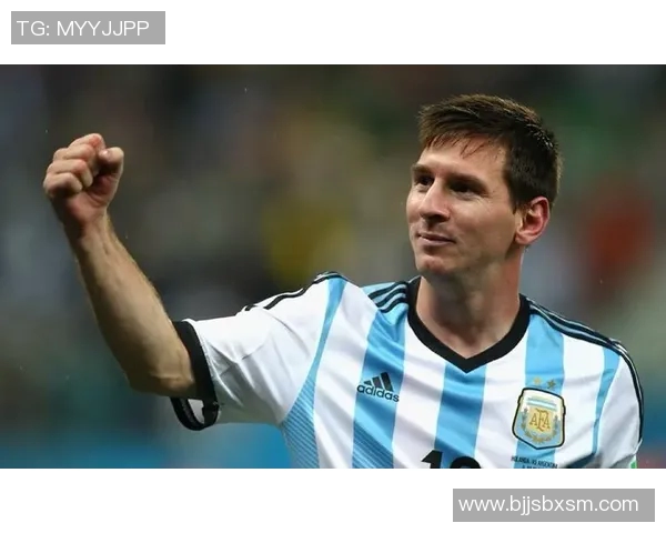 足球明星成长轨迹全景图解与成就分析表